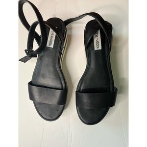 Steve Madden black/white 3” platform wedges size 8M